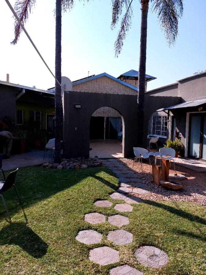 Bush Pillow Guest House Otjiwarongo Eksteriør bilde