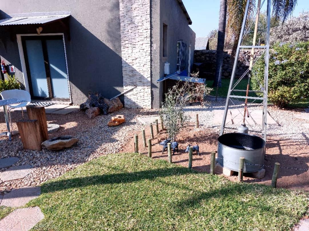 Bush Pillow Guest House Otjiwarongo Eksteriør bilde