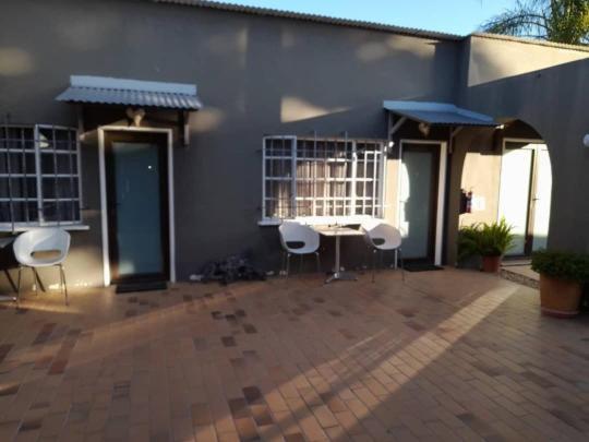 Bush Pillow Guest House Otjiwarongo Eksteriør bilde