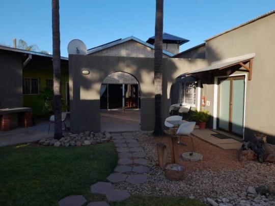 Bush Pillow Guest House Otjiwarongo Eksteriør bilde