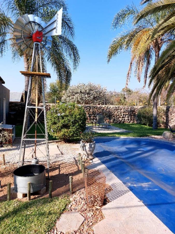 Bush Pillow Guest House Otjiwarongo Eksteriør bilde