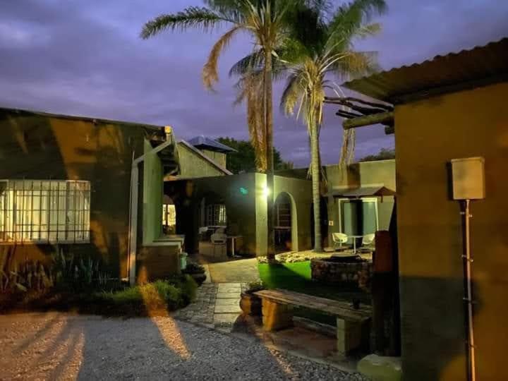 Bush Pillow Guest House Otjiwarongo Eksteriør bilde